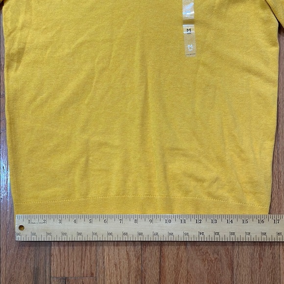 Tommy Hilfiger NWT Men's Dark Yellow V-Neck Sweater Size Medium Lightweight - Picture 10 of 13
